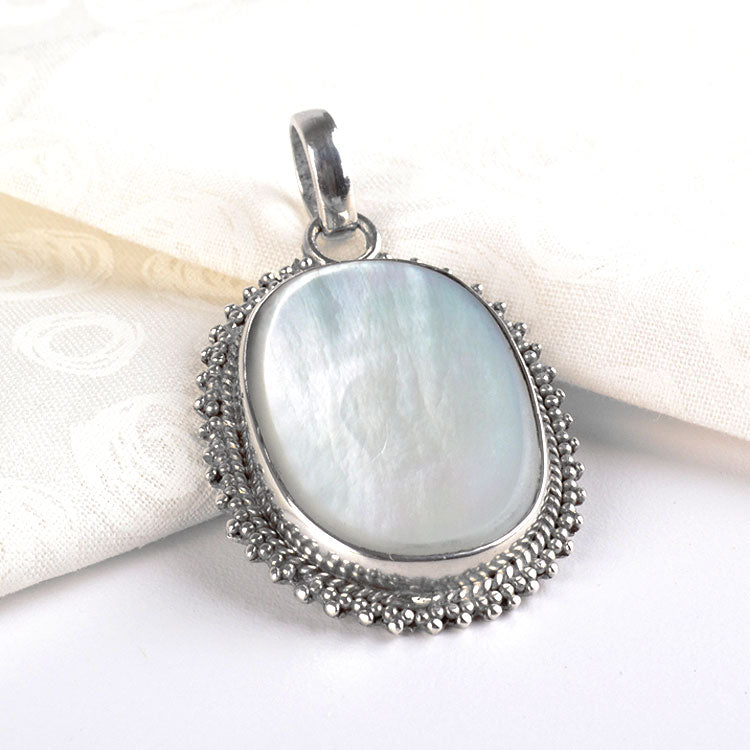 Popular Mother of Pearl 925 Silver Pendant on Chain